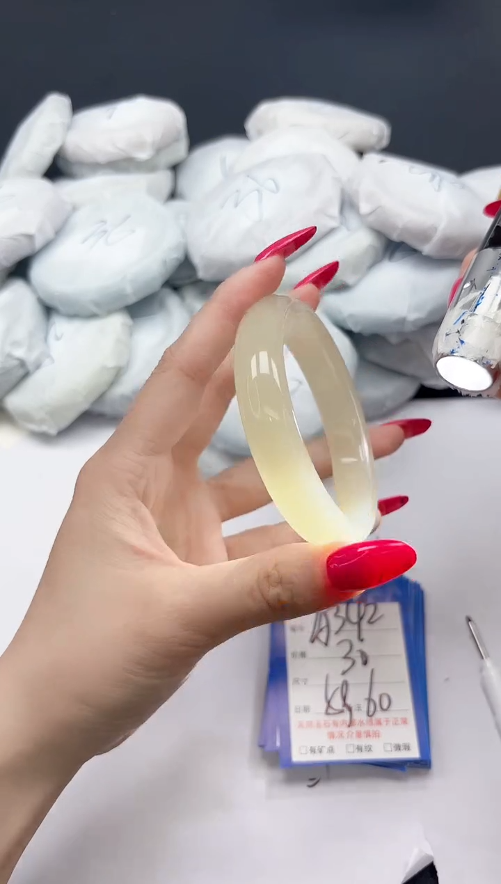 未镶嵌手镯石英质玉A342/5960