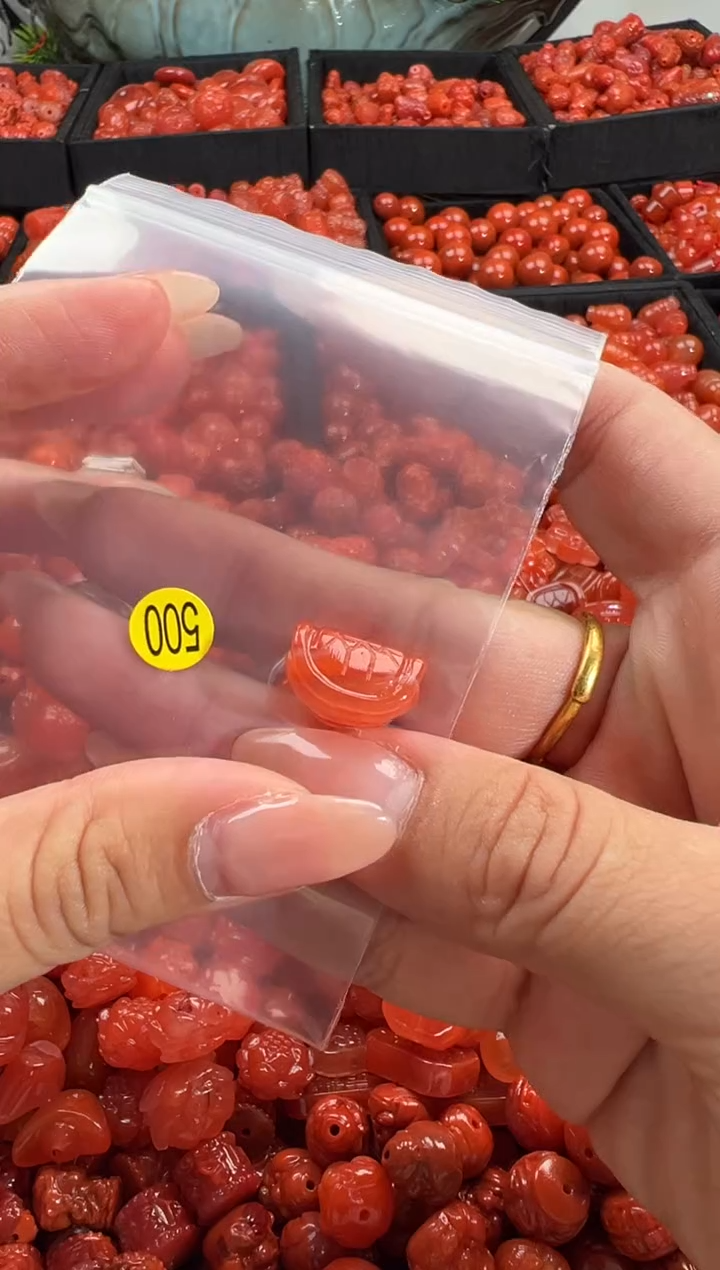 颈饰未镶嵌南红玛瑙1