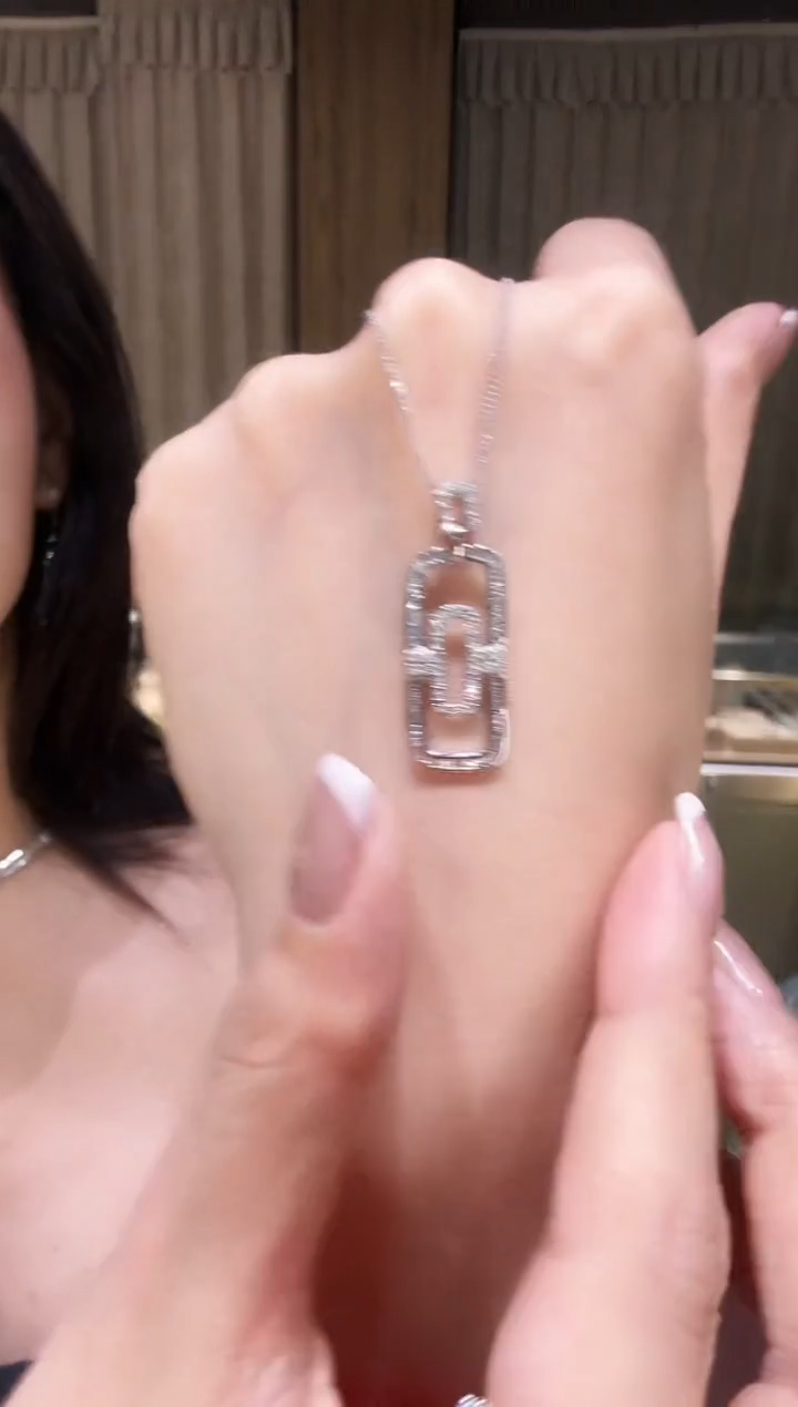 吊坠（不含链）18K金镶嵌钻石回形针