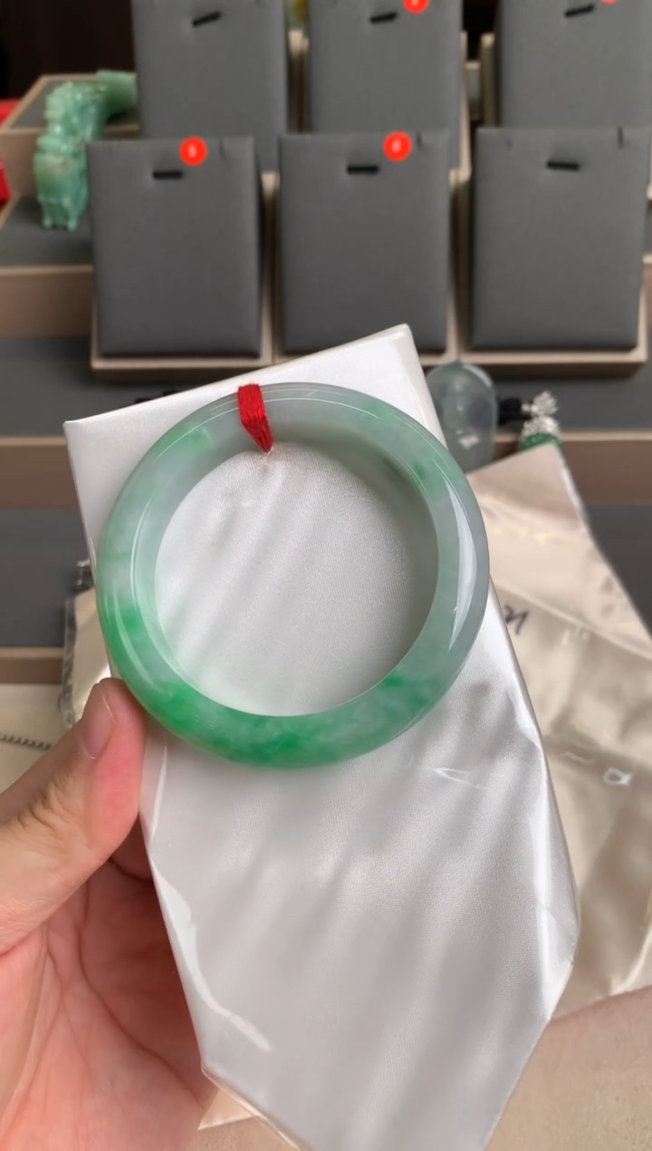 未镶嵌手镯翡翠手镯