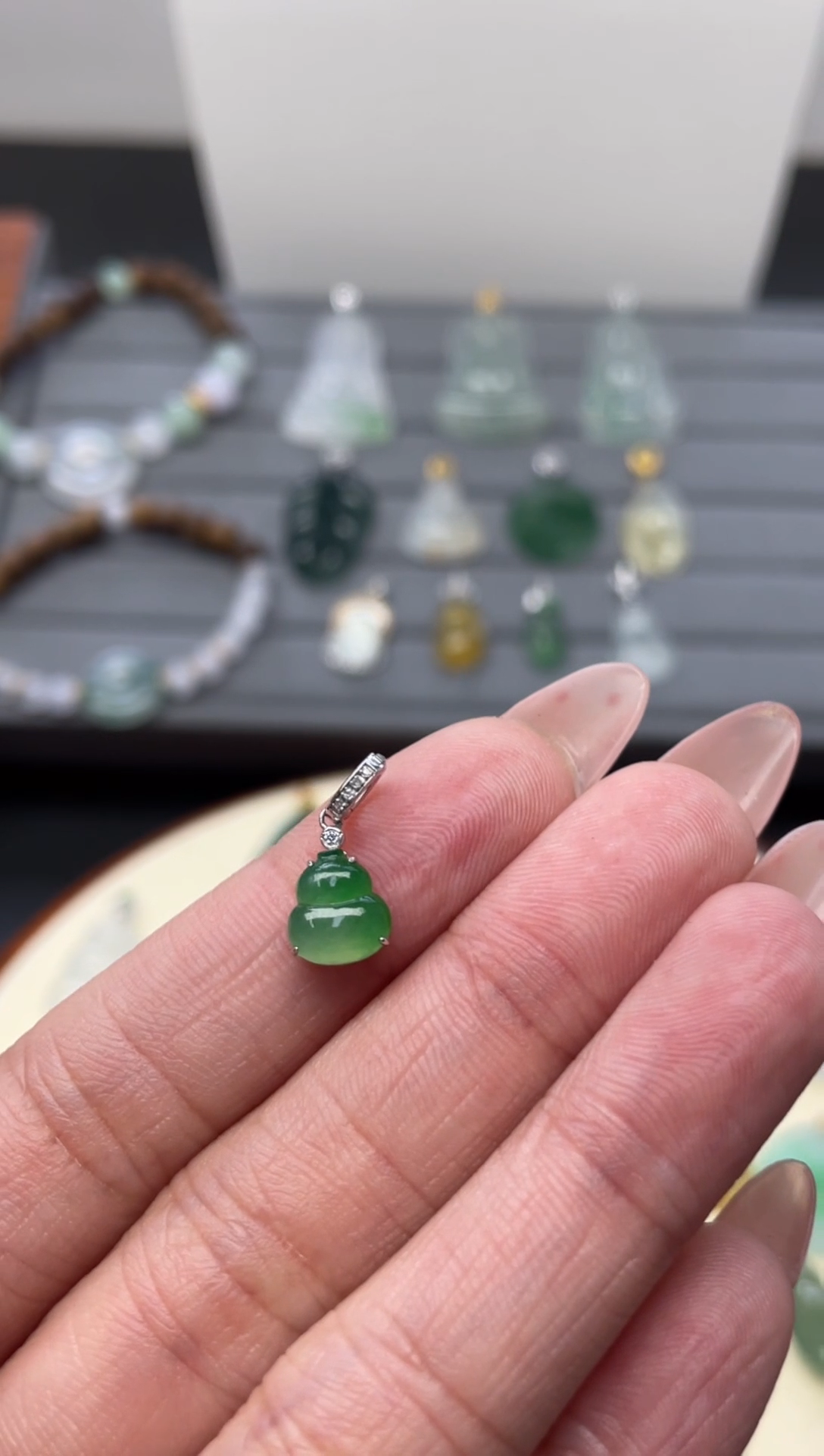 颈饰18K金镶嵌翡翠（27号链接）纯天然A货缅甸翡翠小葫芦滴溜