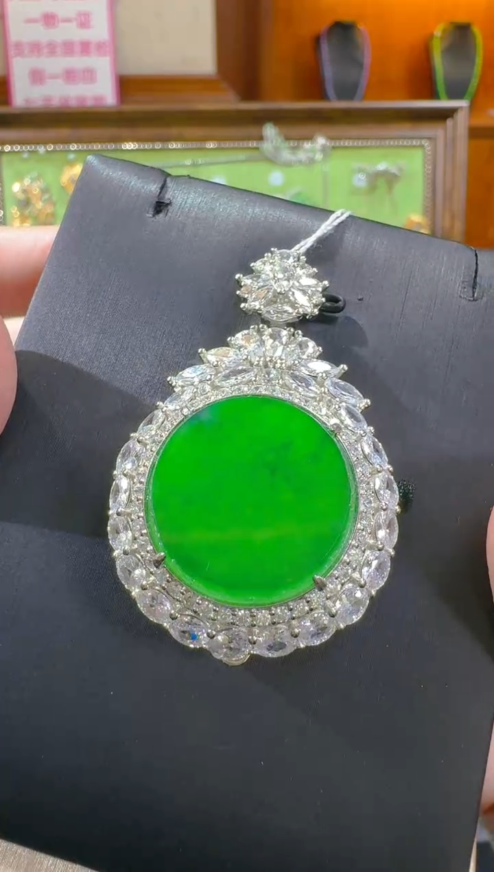 【闪购商品】翡翠吊坠(赠链)银S925镶嵌天然a货翡翠