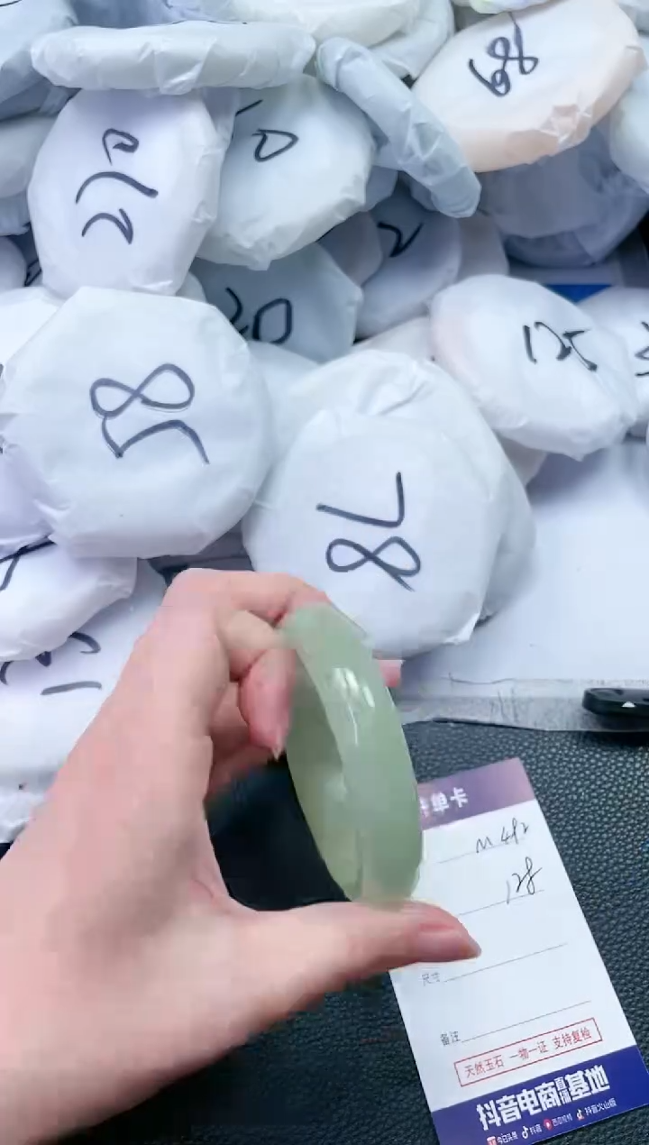 【闪购商品】石英质玉手镯未镶嵌M492