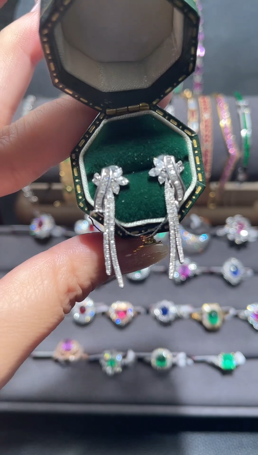 【闪购商品】钻石耳饰18K金镶嵌18K金镶嵌钻石耳饰