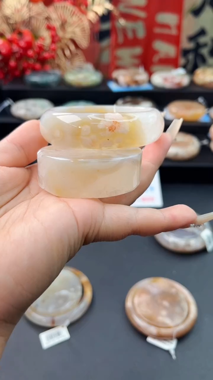 【闪购商品】石英质玉手镯未镶嵌赠送镯心（56圈口）无证书