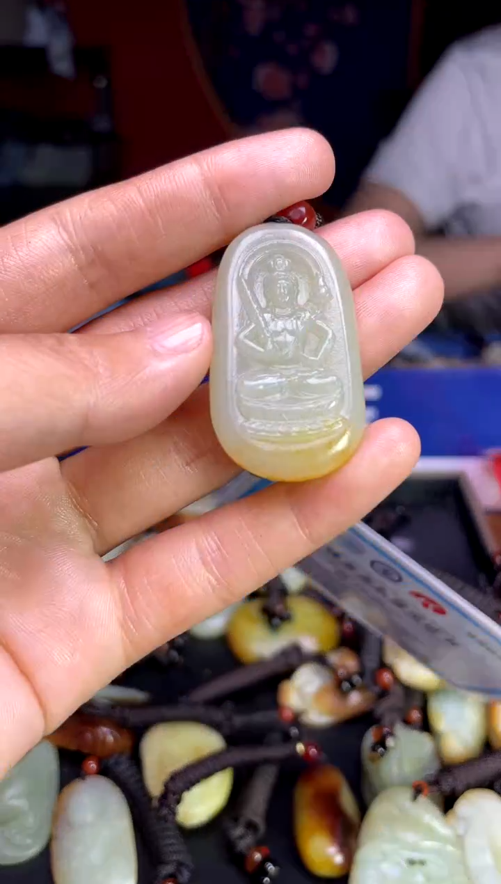 和田玉未镶嵌颈饰1