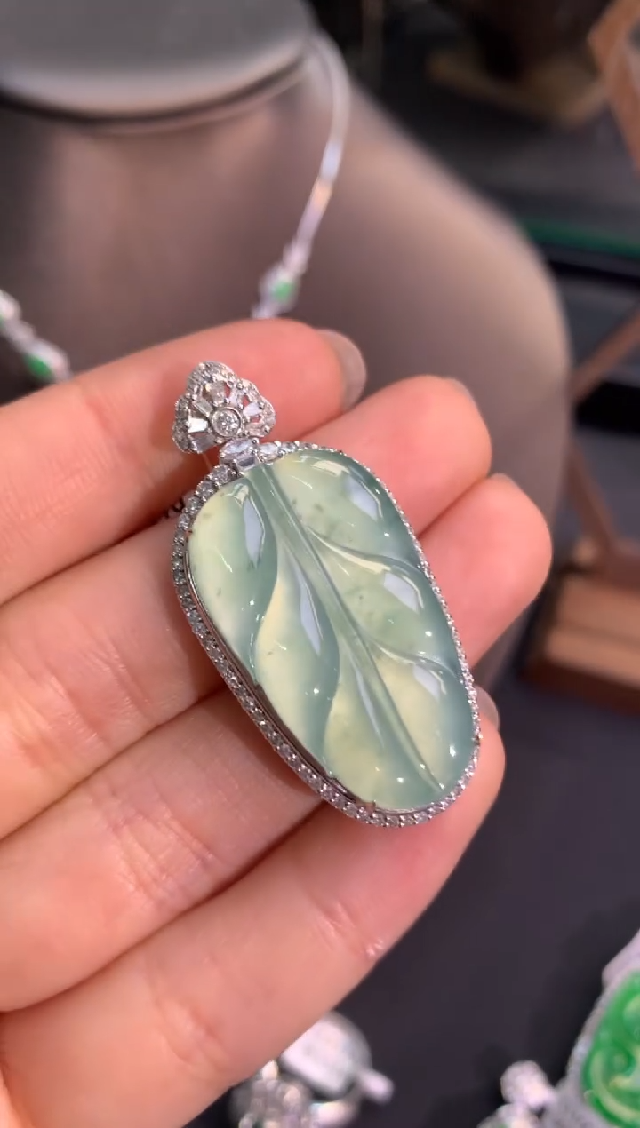 【闪购商品】翡翠吊坠(不含链)18K金镶嵌吊坠