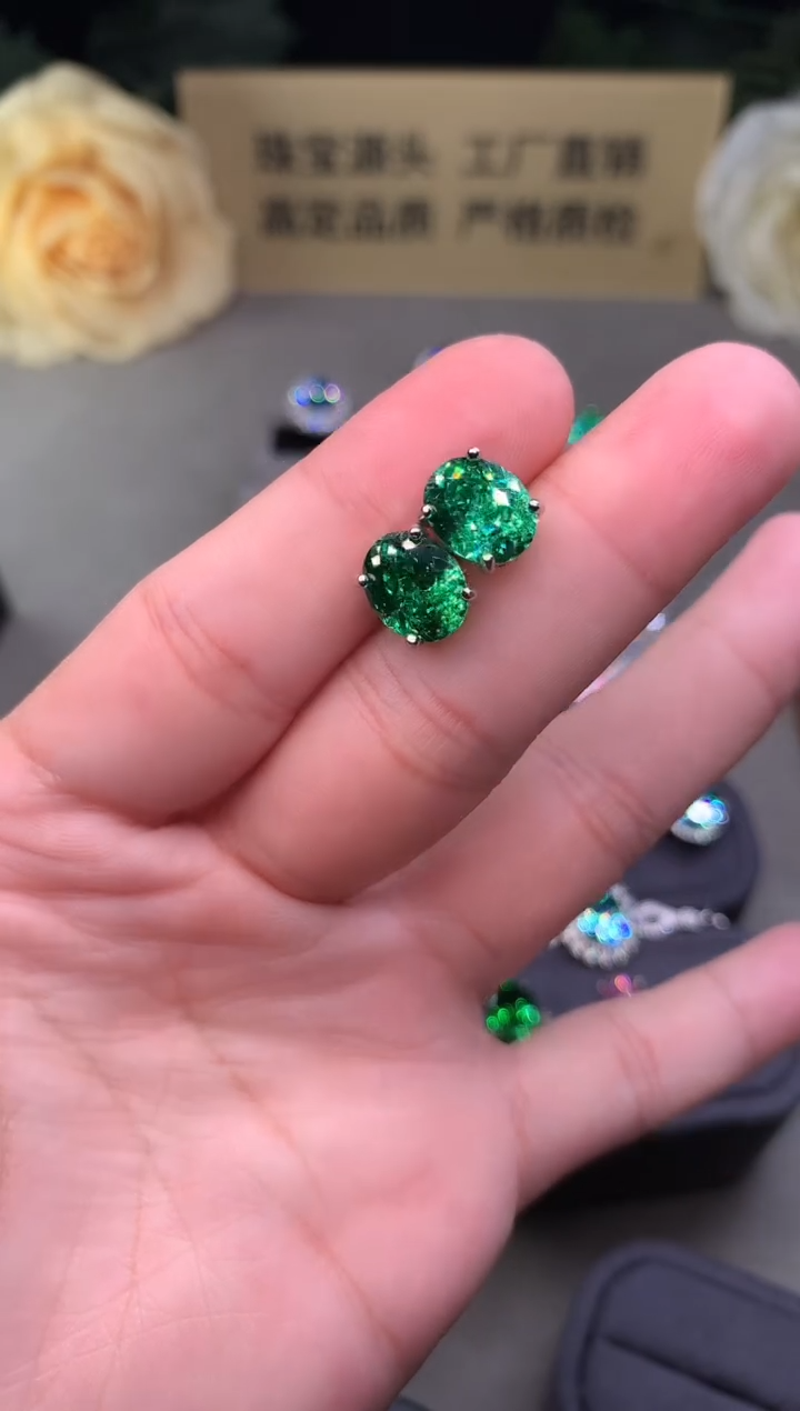 银S925镶嵌耳钉石榴石（沙弗莱）01010