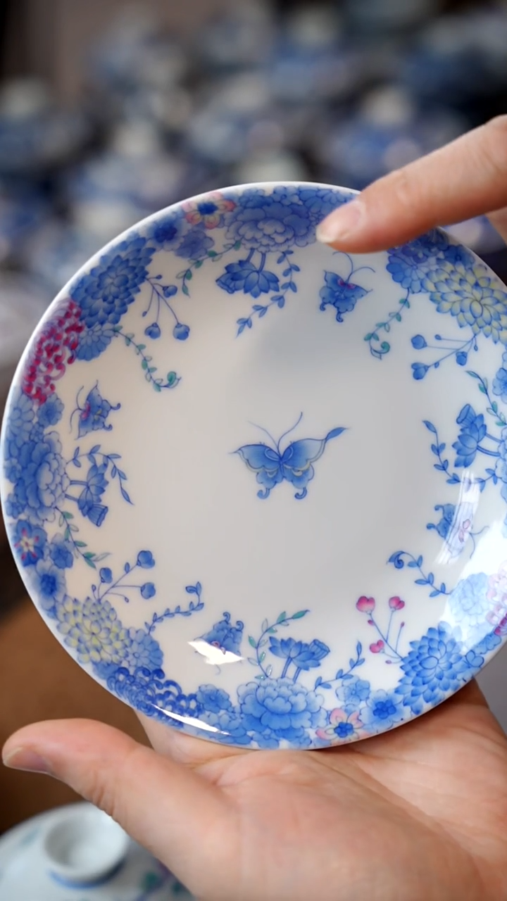 斗彩v蝶恋花壶承