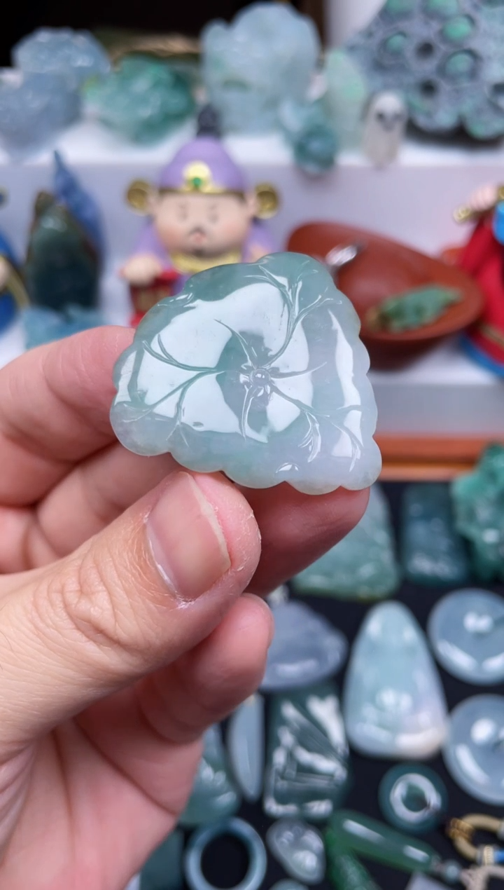 【闪购商品】翡翠颈饰未镶嵌荷叶