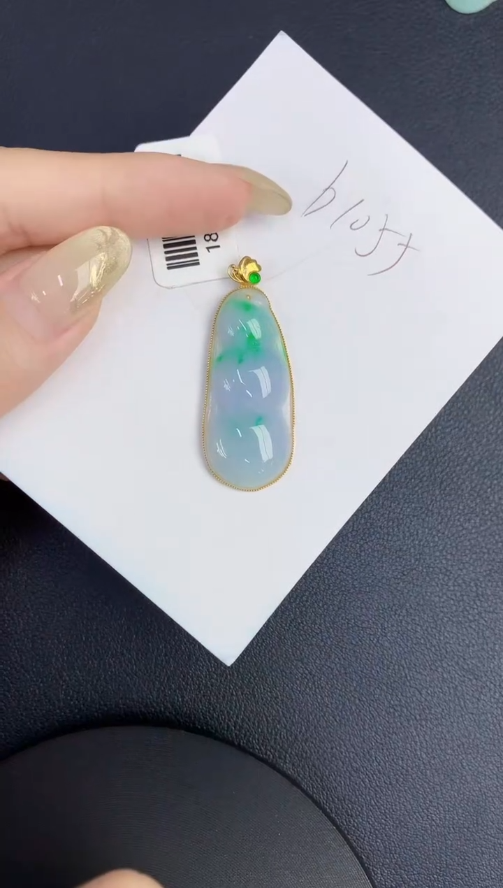 翡翠18K金镶嵌颈饰缅甸天然翡翠A货