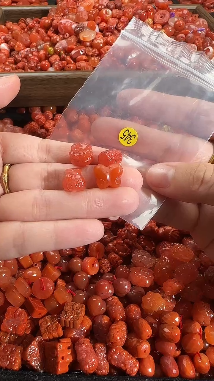 颈饰未镶嵌南红玛瑙1