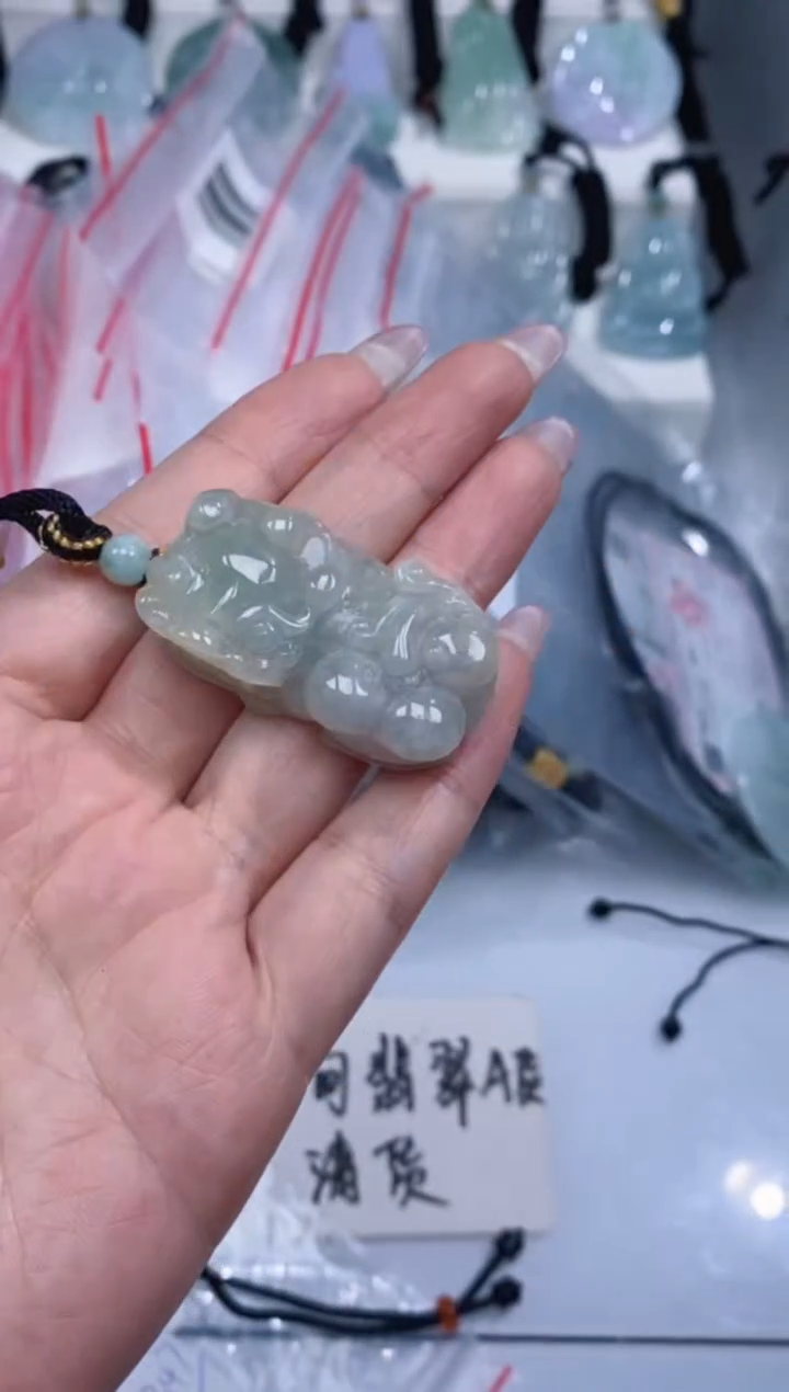 颈饰未镶嵌翡翠吊坠