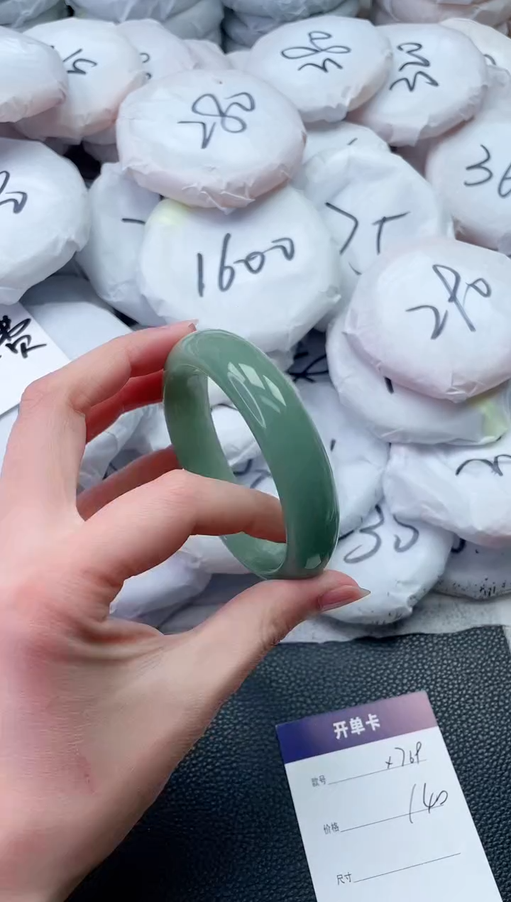 【闪购商品】石英质玉手镯未镶嵌X769