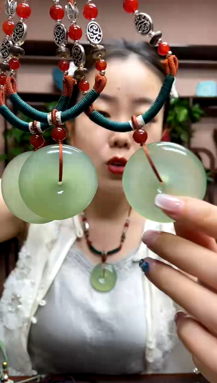 岫玉未镶嵌吊坠多样性发货发其中之一