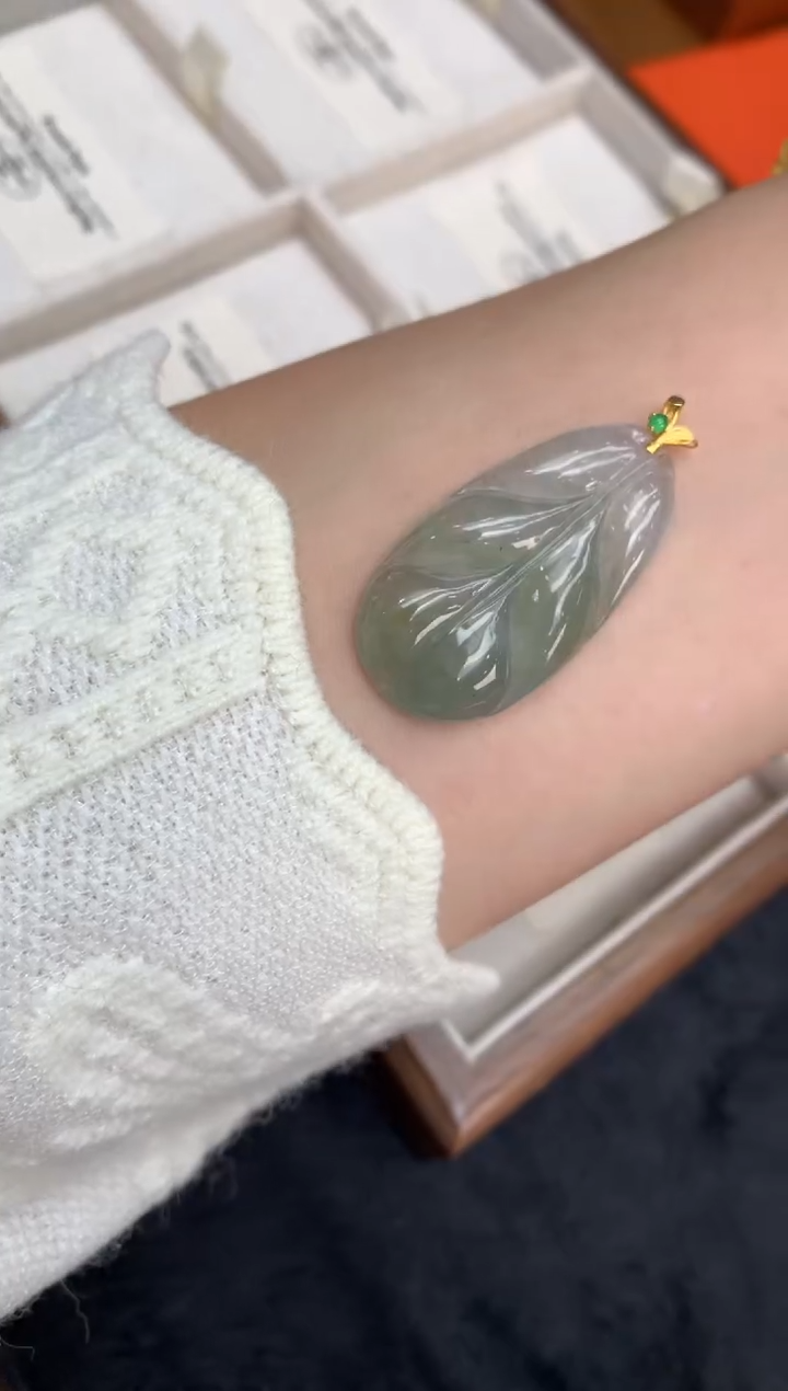 【闪购商品】翡翠颈饰18K金镶嵌叶子