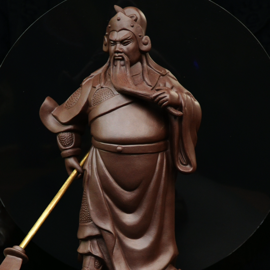 关公带刀 宜兴泥塑摆件