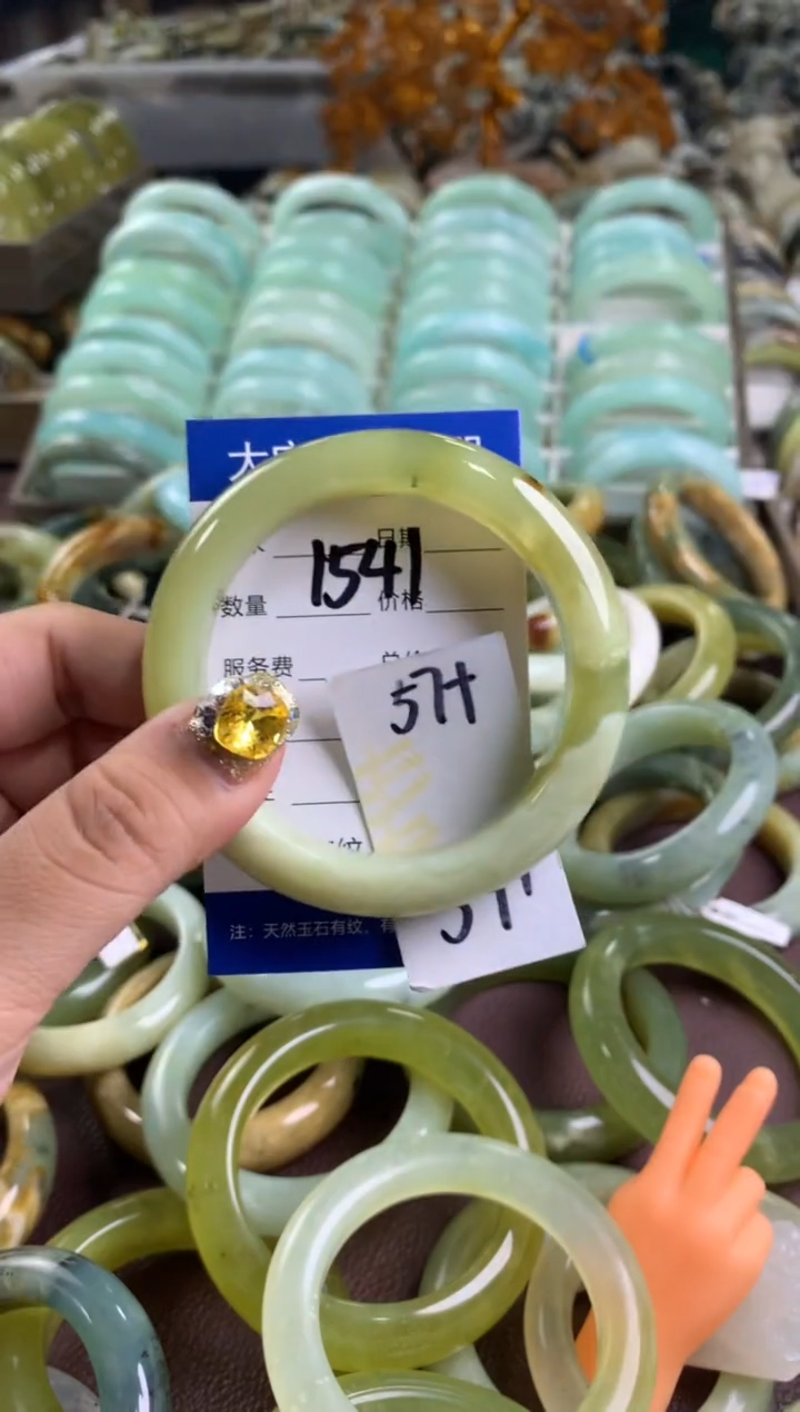 【闪购商品】蛇纹石玉手镯未镶嵌1541