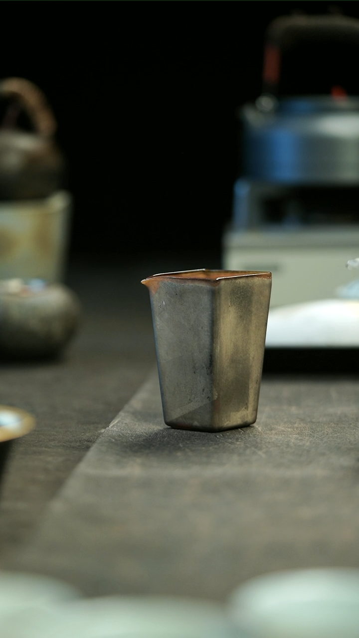 【闪购商品】王沁方口玻璃公道杯