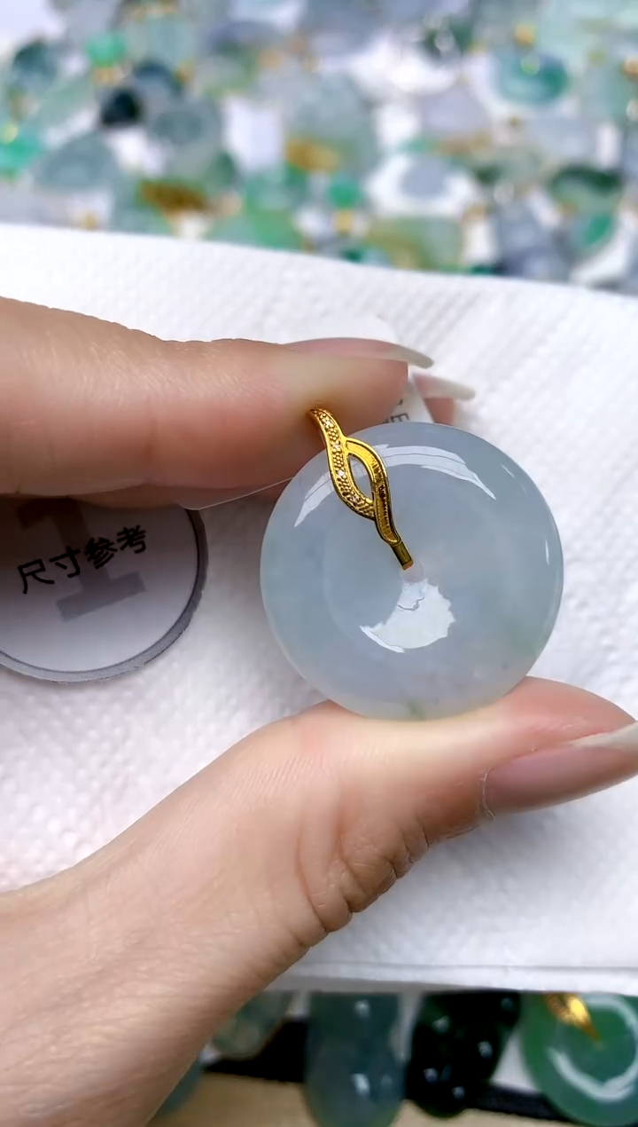 颈饰18K金镶嵌翡翠天然A货翡翠