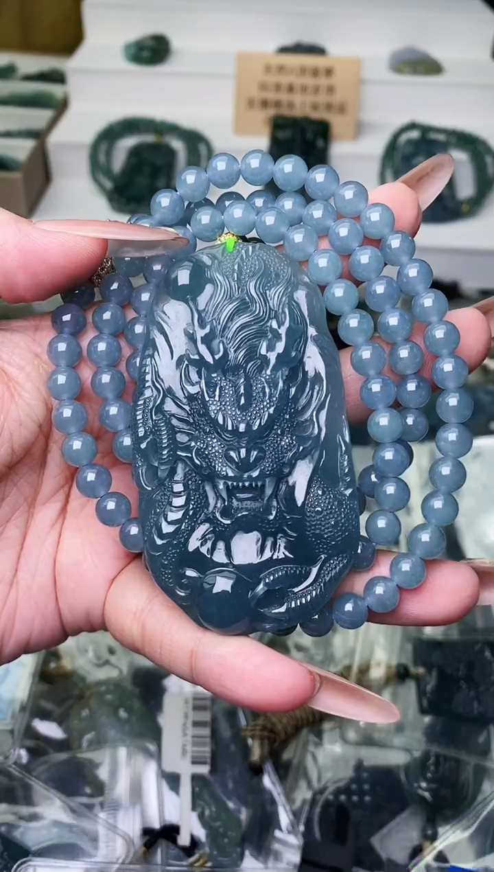 颈饰未镶嵌翡翠 