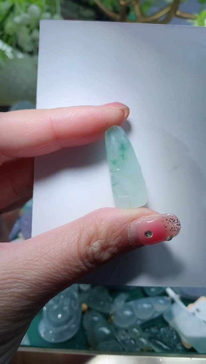 【闪购商品】翡翠颈饰未镶嵌天然A货翡翠一件