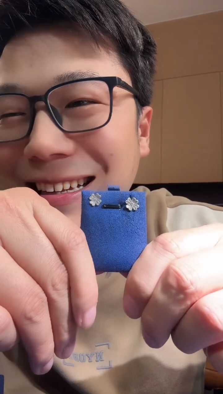 【闪购商品】钻石耳钉18K金镶嵌20分四叶花花耳钉TG