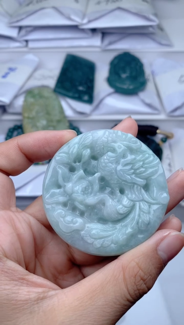 颈饰未镶嵌翡翠 