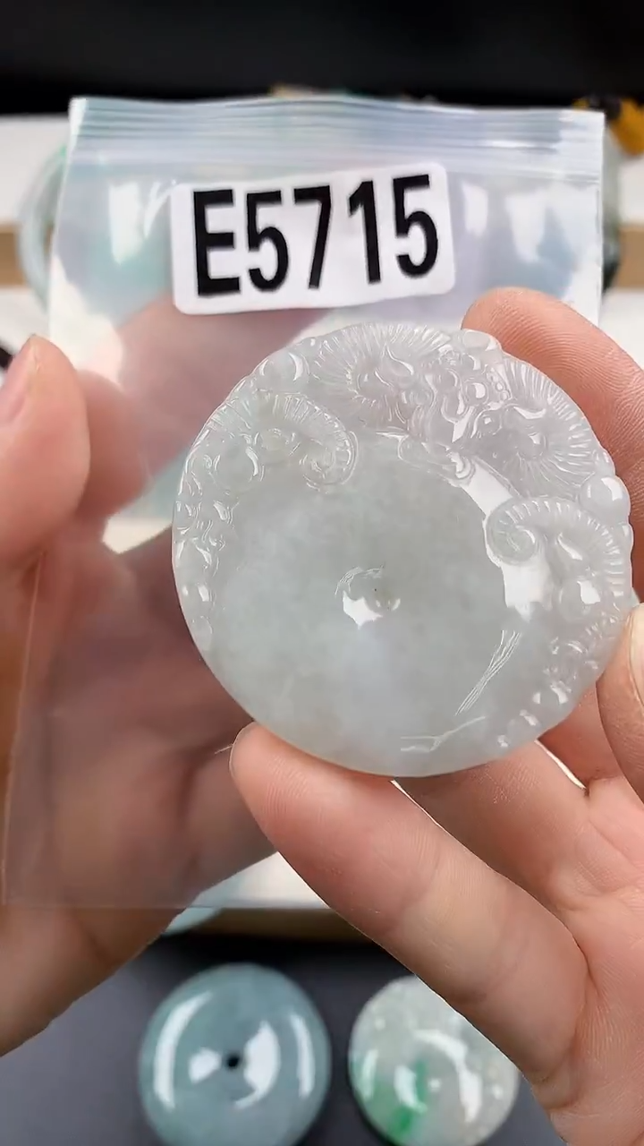 颈饰未镶嵌翡翠天然翡翠吊坠挂件