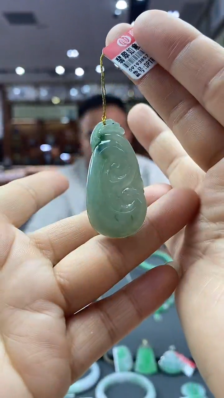 颈饰未镶嵌翡翠如意