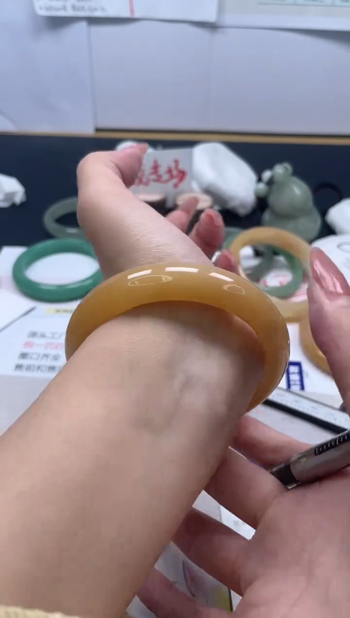 【闪购商品】石英质玉手镯未镶嵌482/60.7