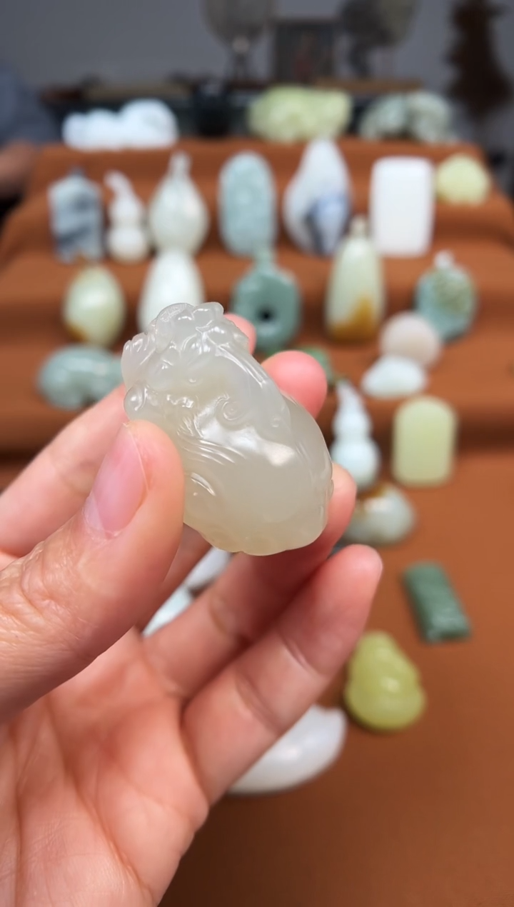 颈饰未镶嵌和田玉貔貅