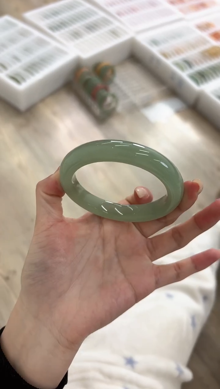 未镶嵌手镯石英质玉54-57D