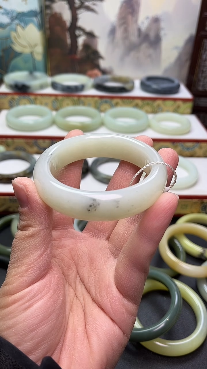 未镶嵌手镯和田玉新疆且末白底点墨青花55.5