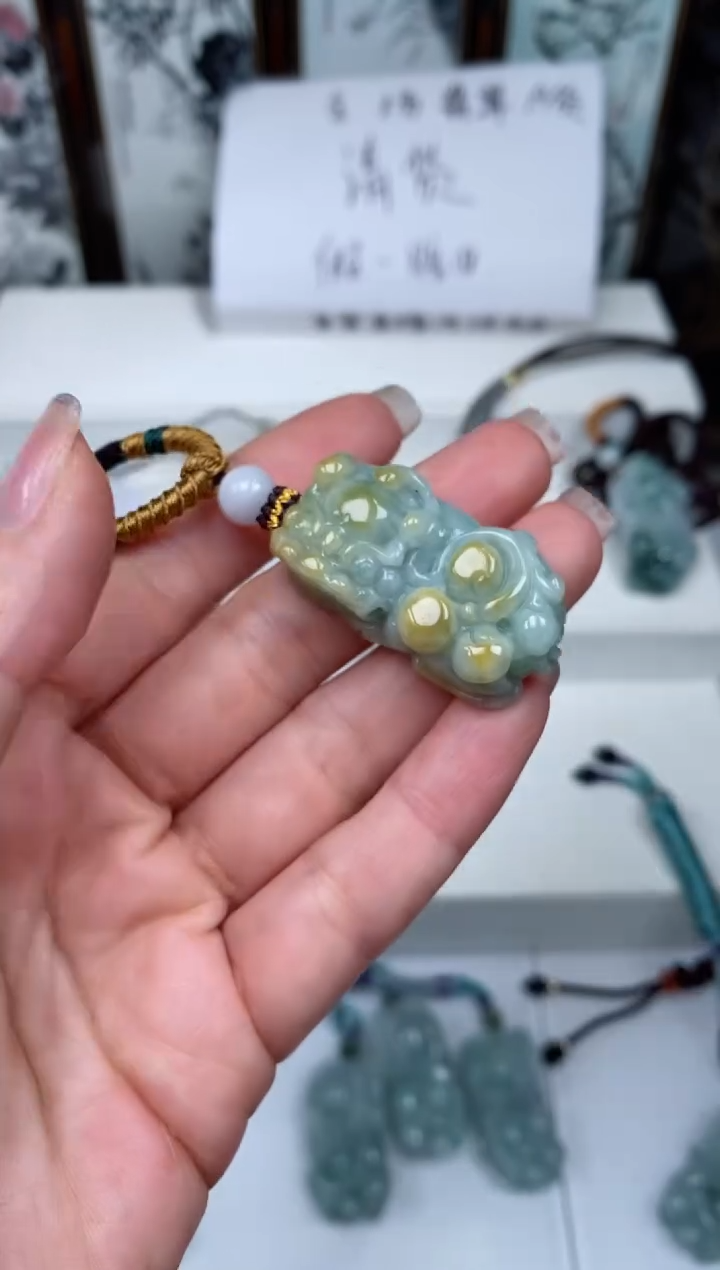 【闪购商品】翡翠颈饰未镶嵌吊坠