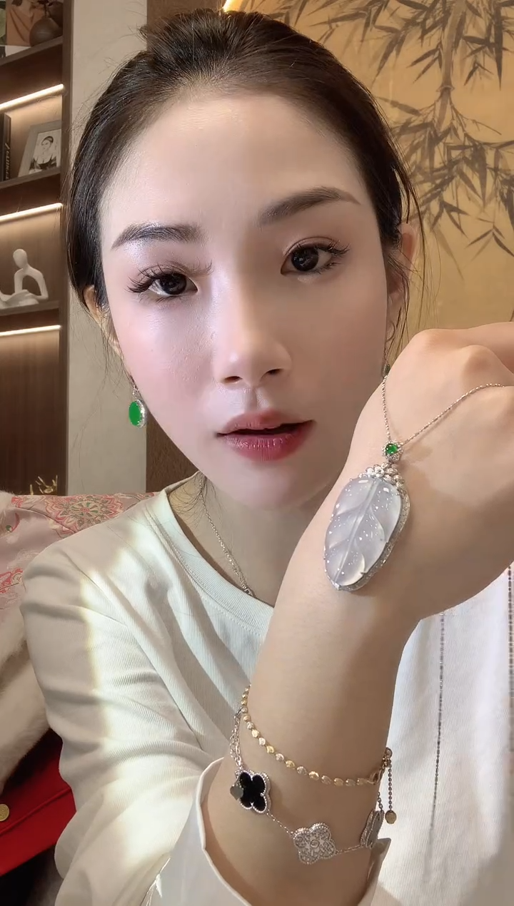 【闪购商品】翡翠吊坠(不含链)18K金镶嵌A23