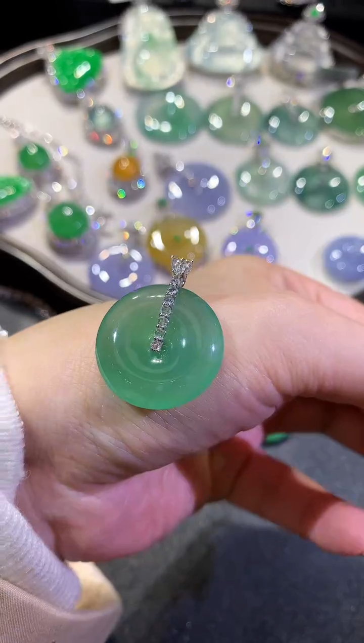 【闪购商品】翡翠吊坠(不含链)18K金镶嵌78无鉴赏多样性发货一件