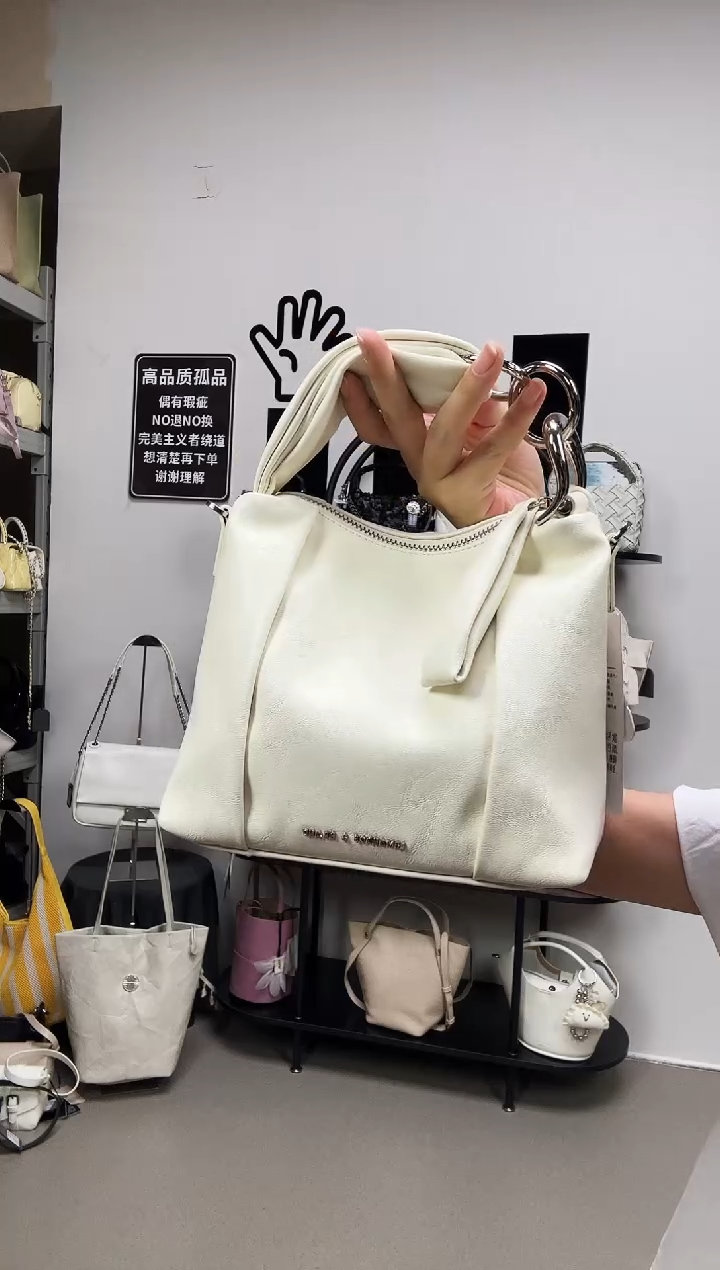 牛皮（革）彩汐小众女包编号：136