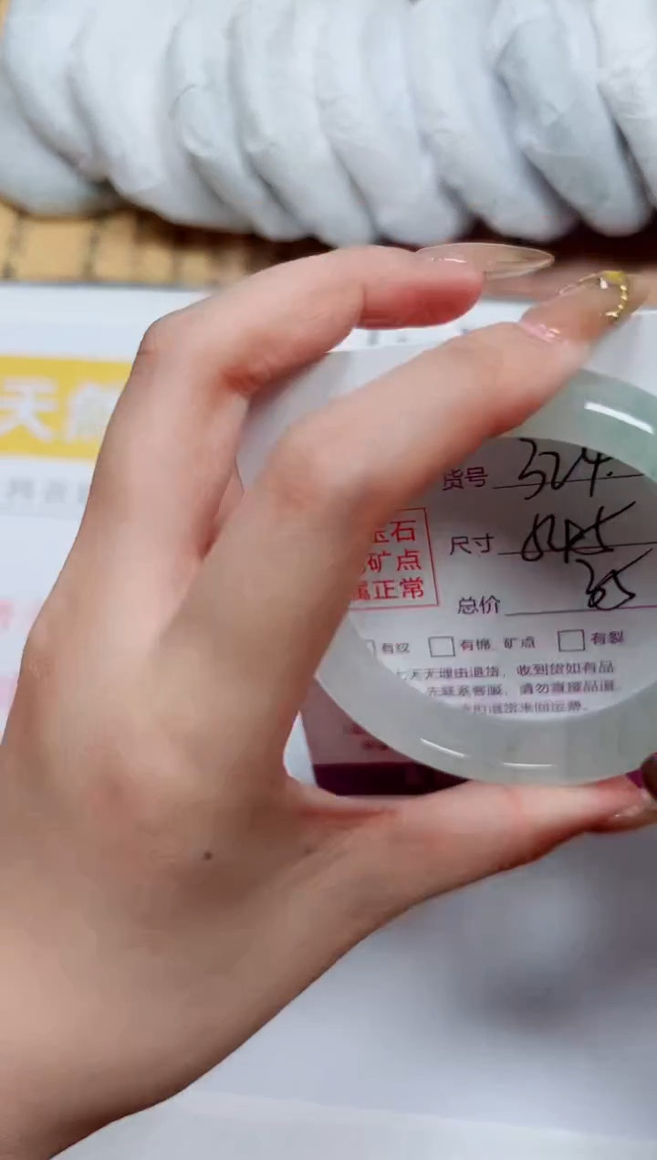 【闪购商品】石英质玉手镯未镶嵌k324