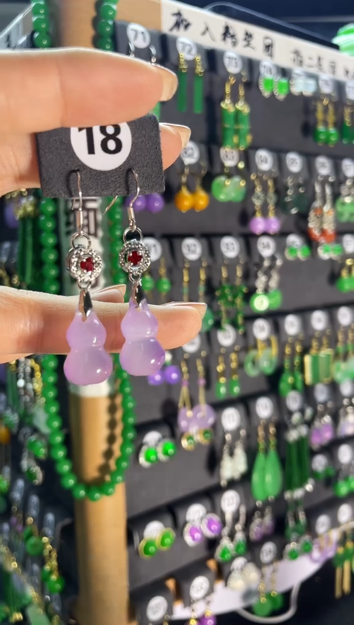 【闪购商品】翡翠耳饰银S925镶嵌18...