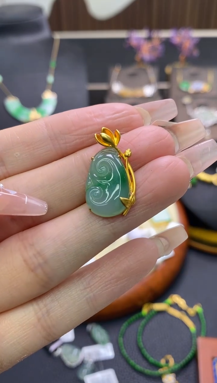 【闪购商品】翡翠颈饰18K金镶嵌净货13138