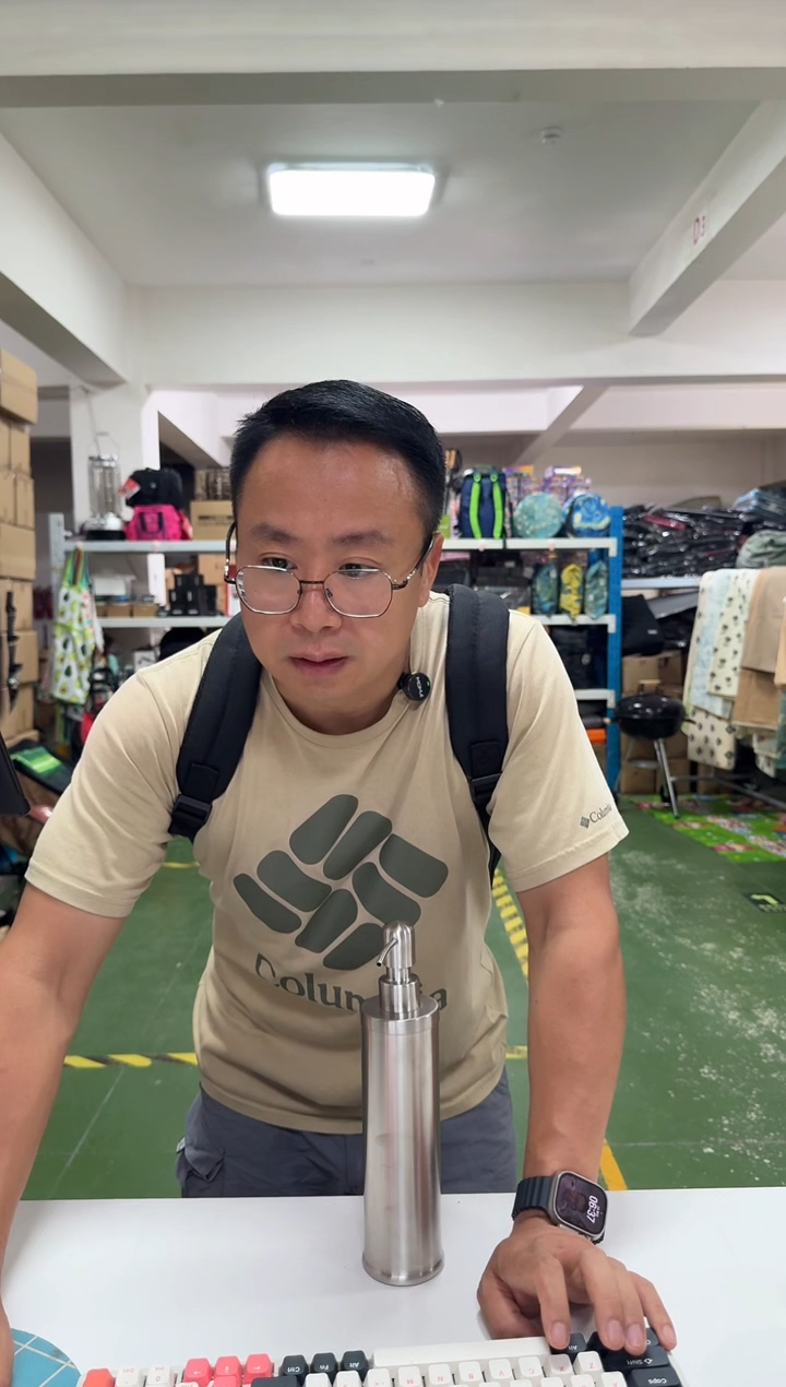 不锈钢挤 压壶  高28cm 发2只20元