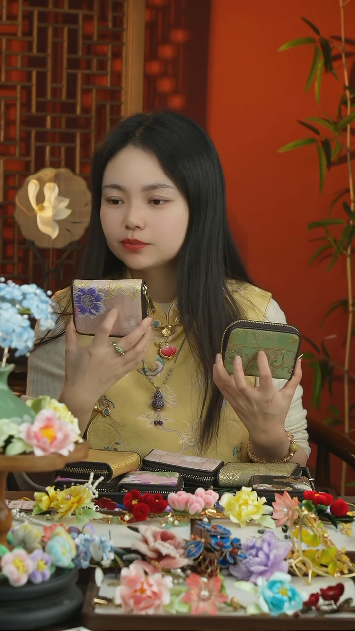 刺绣卡包随机发一个