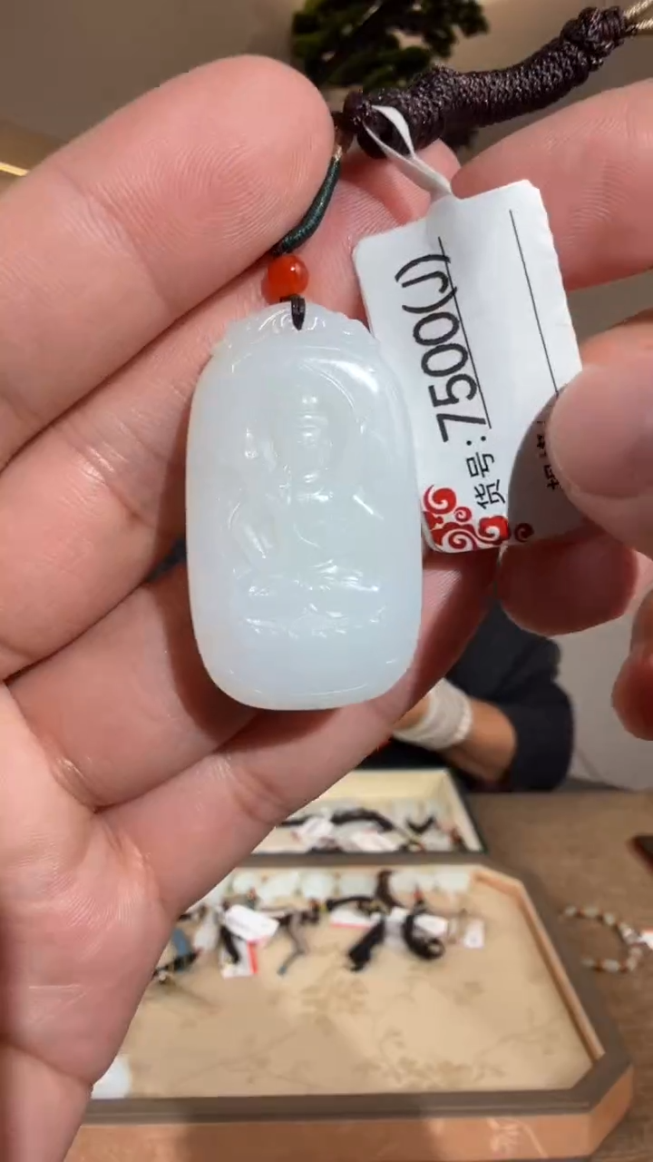 颈饰未镶嵌和田玉牛虎