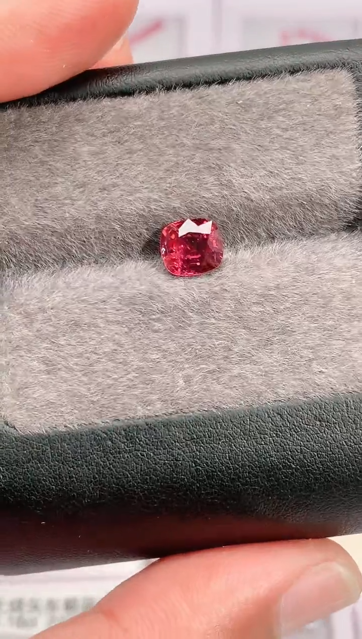 裸石尖晶石1.72-天然尖晶石