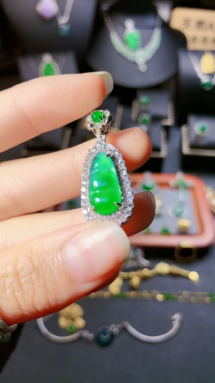 【闪购商品】翡翠吊坠(赠链)银S925镶嵌吊坠