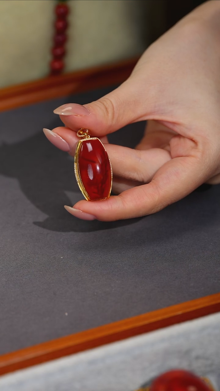 吊坠(不含链)18K金镶嵌南红玛瑙原矿D15