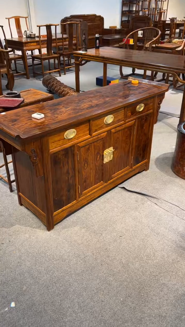 【闪购商品】花梨木类木雕柜子一个