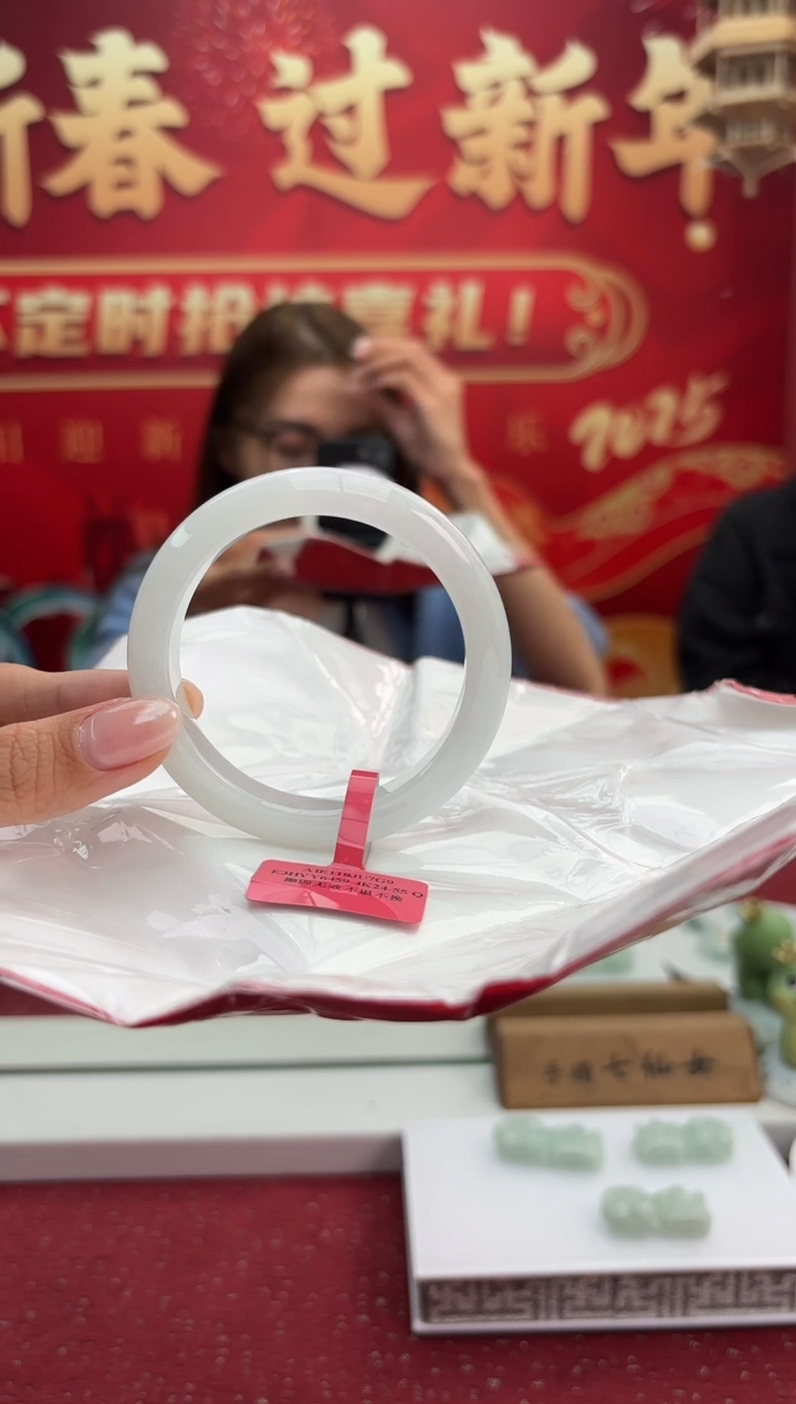 【闪购商品】翡翠手镯未镶嵌手镯