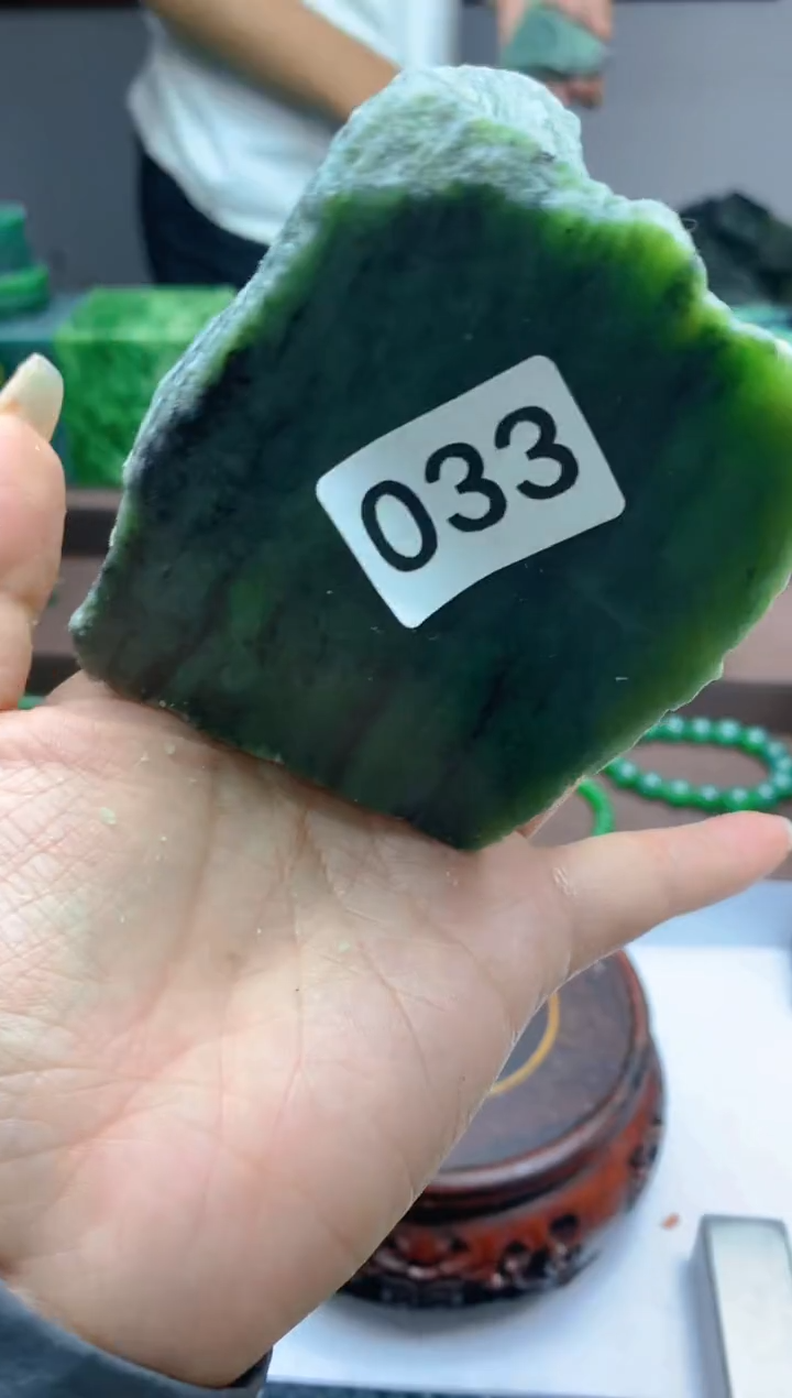 和田玉（碧玉）未镶嵌珠宝半成品1